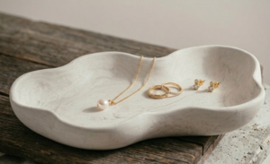 Χειροποίητος Γύψινος Διακοσμητικός Δίσκος. Brutalist Petal Φωτογραφία 1